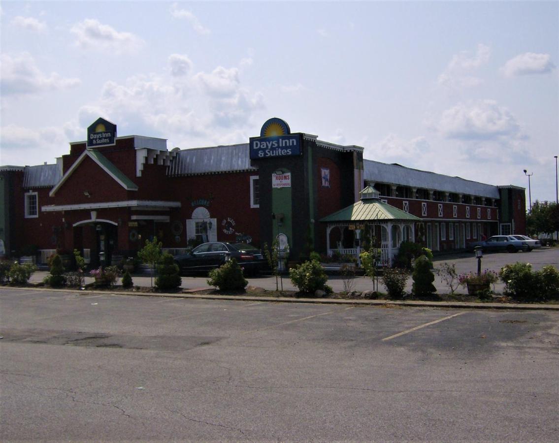 Days Inn & Suites By Wyndham Terre Haute Εξωτερικό φωτογραφία