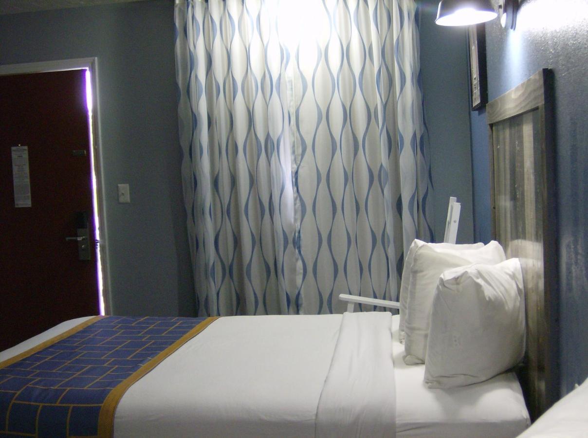 Days Inn & Suites By Wyndham Terre Haute Εξωτερικό φωτογραφία