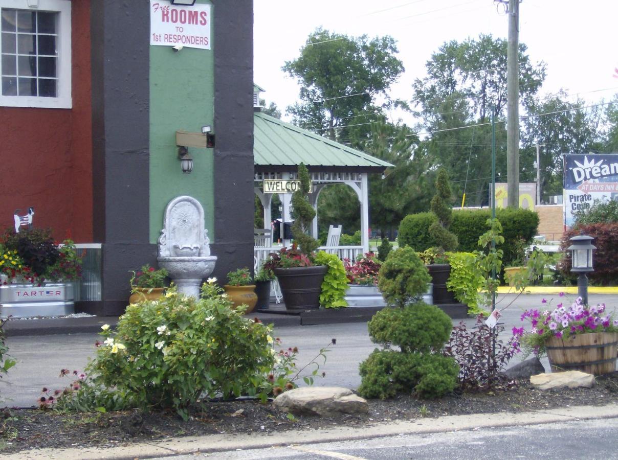 Days Inn & Suites By Wyndham Terre Haute Εξωτερικό φωτογραφία