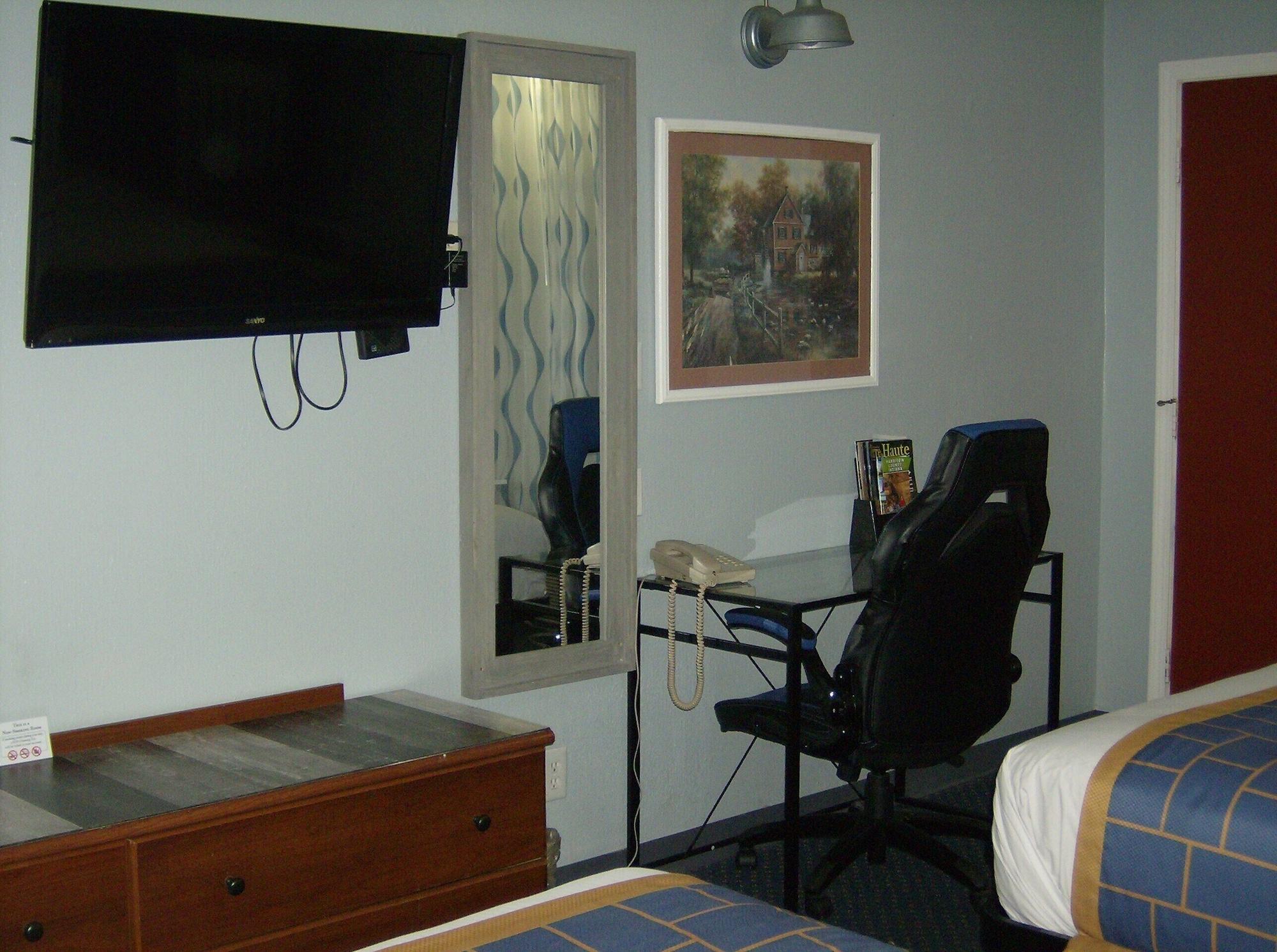 Days Inn & Suites By Wyndham Terre Haute Εξωτερικό φωτογραφία