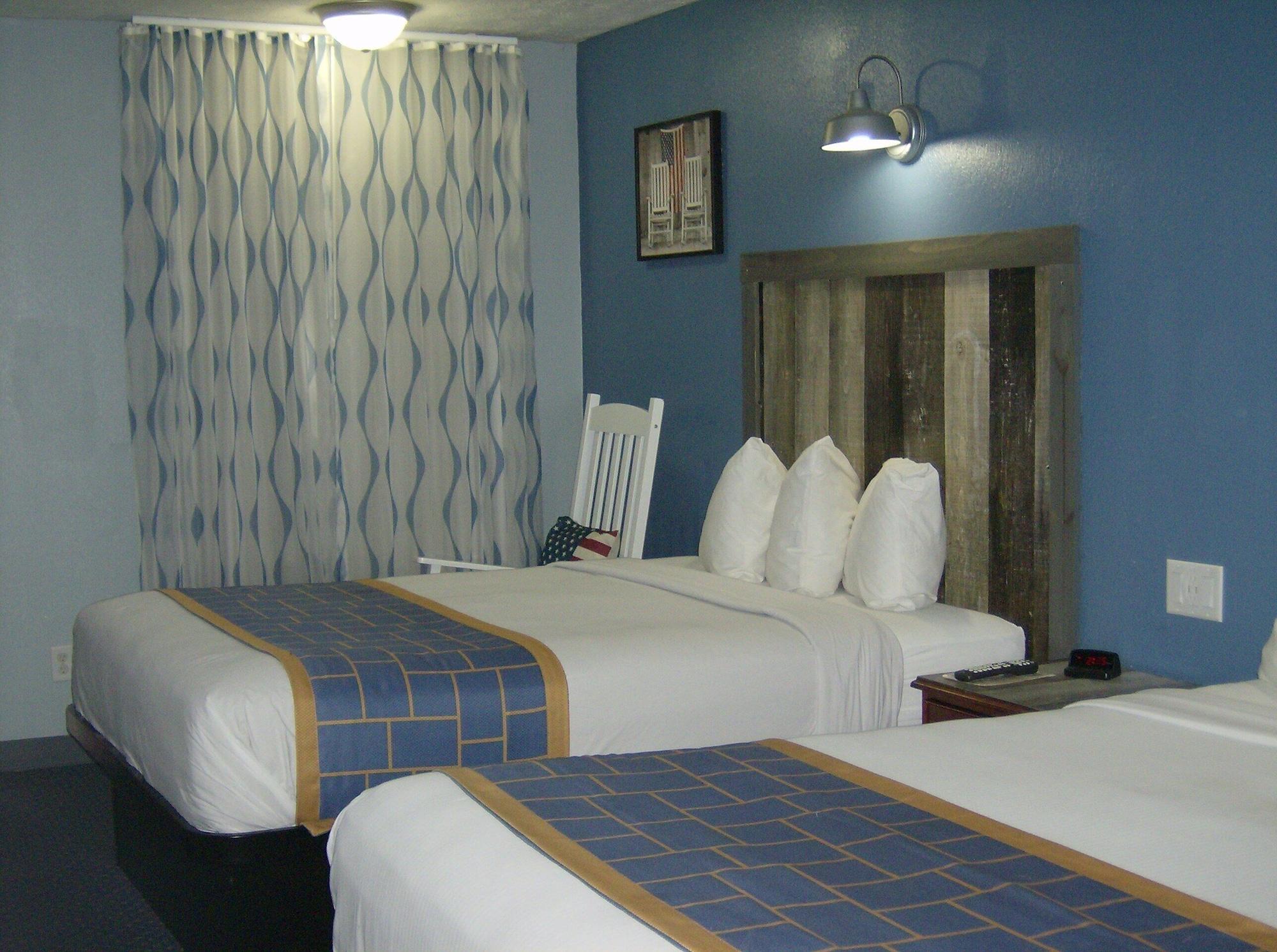 Days Inn & Suites By Wyndham Terre Haute Εξωτερικό φωτογραφία