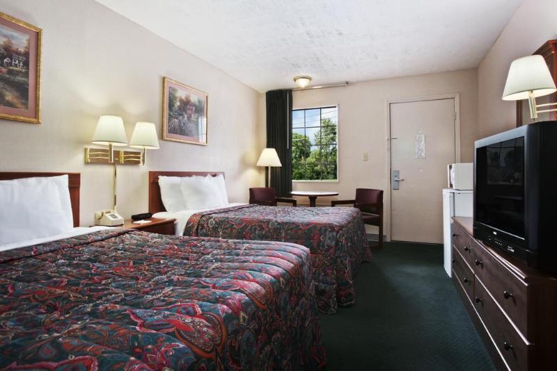 Days Inn & Suites By Wyndham Terre Haute Εξωτερικό φωτογραφία